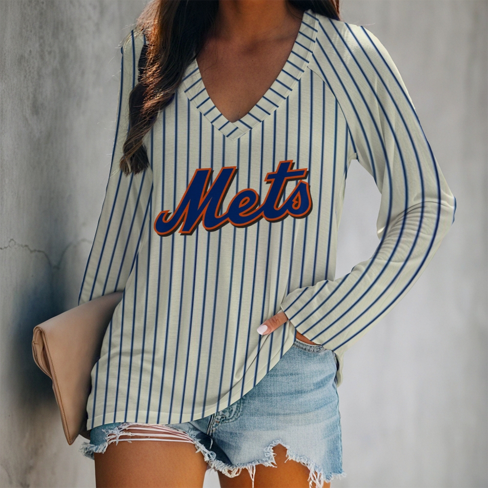 Women's V-neck Double-layered Long-sleeved Loose T-shirt - Baseswear